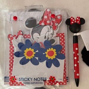 Disney Minnie Mouse sticky notes and pen set